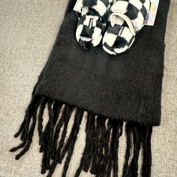 NEW! Steve Madden Gift Ser Oversized Scarf &‎ Slipper Set Shoe Size Small 5/6 - Picture 7 of 11